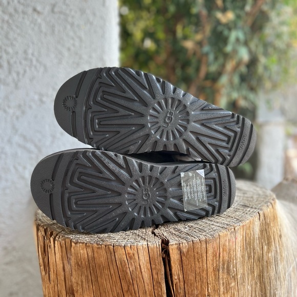 UGG MINI CONTINUITY BLACK BOW GRAY BOOT  NEW IN ORIGNAL BOX - Picture 4 of 4